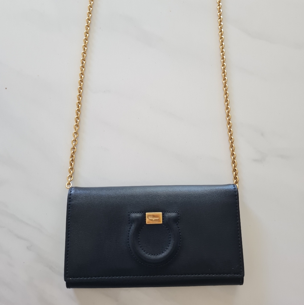 salvatore ferragamo wallet on chain